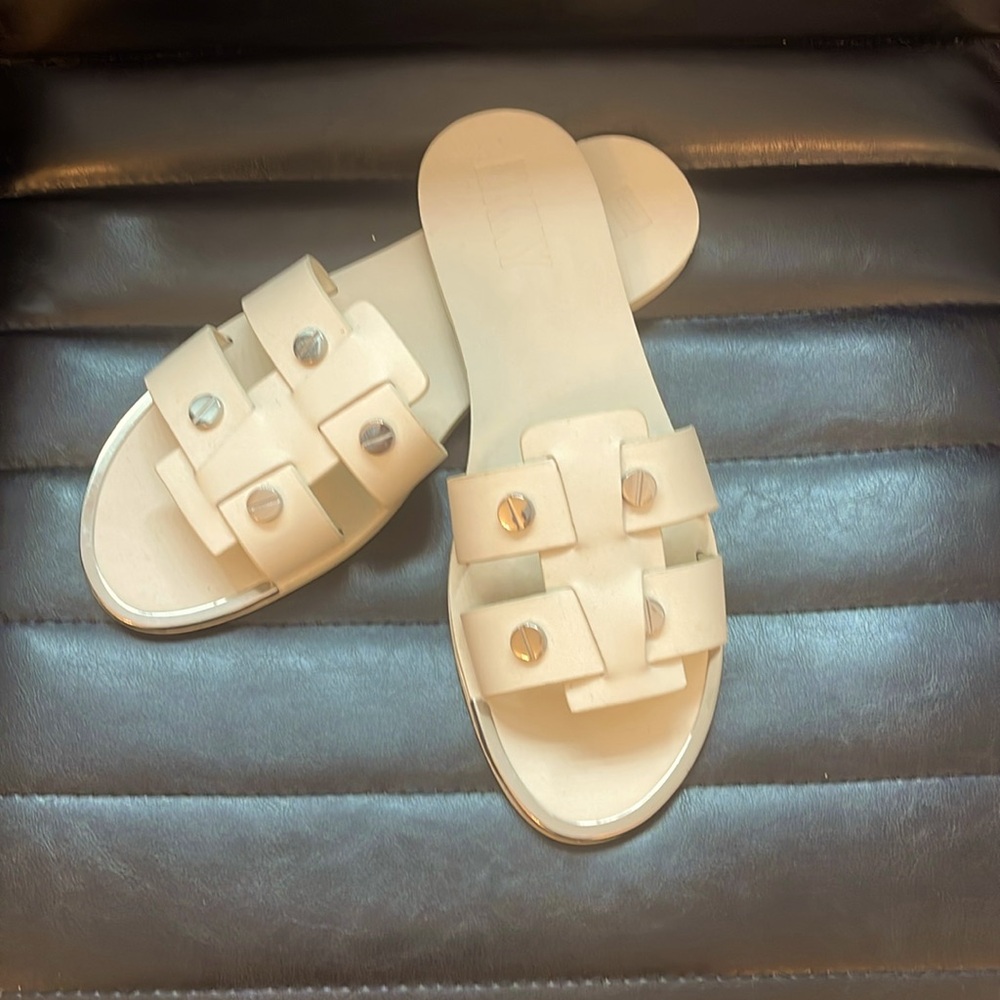 DKNY women’s slide on contemporary neutral sandal 9.5